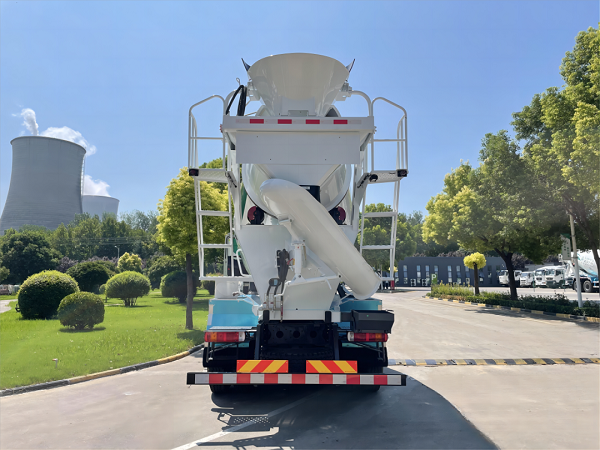 解放&凌宇一體化攪拌車(chē)交付客戶(hù)