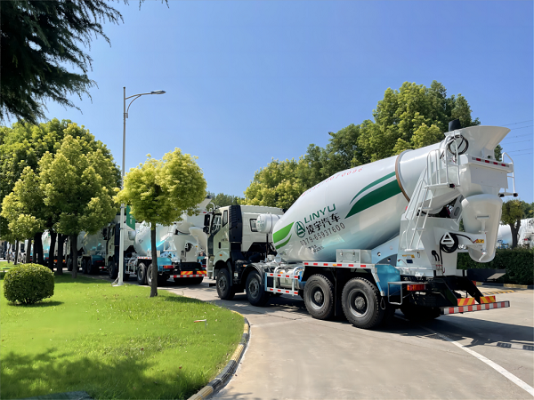 解放&凌宇一體化攪拌車(chē)交付客戶(hù)