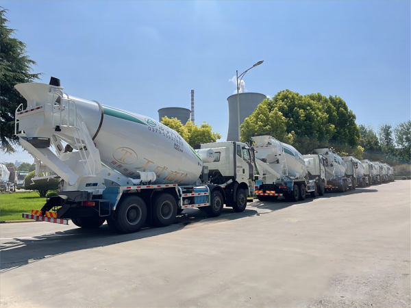 解放&凌宇一體化攪拌車(chē)交付客戶(hù)