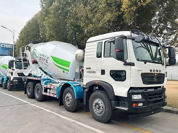 新年奮戰(zhàn)開門紅！凌宇攪拌車“火力全開”奔向天府之國