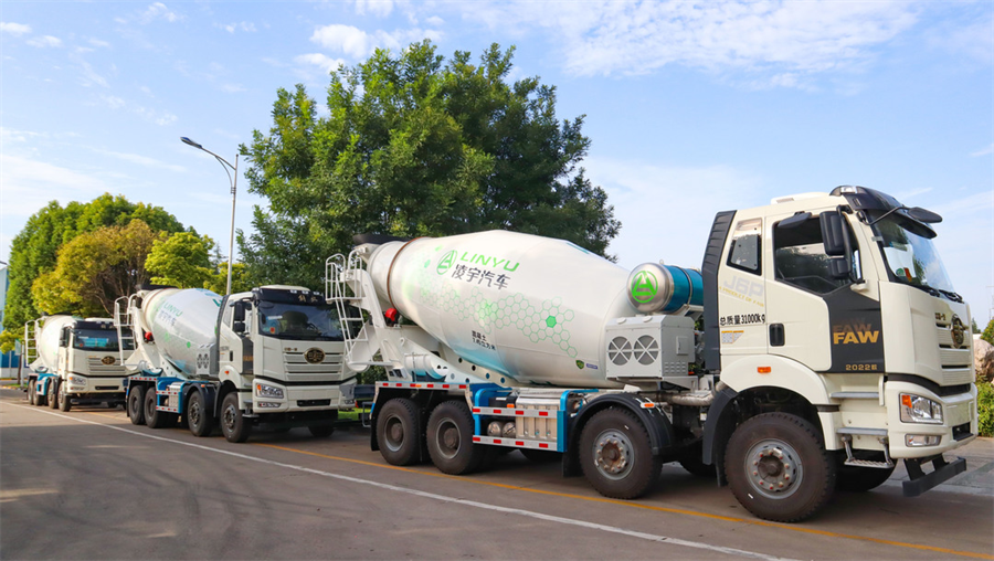 秋高氣爽，再傳捷報！50臺凌宇混動攪拌車奔赴華東，盡顯靚麗風采