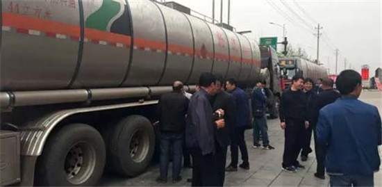中集凌宇：三晉大地現(xiàn)新潮液罐車(chē)，引來(lái)200多人圍觀